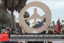 Photo of Moradores protestam com pistolas de água contra turistas em Barcelona